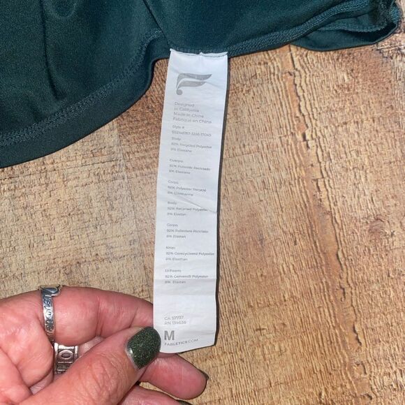 Fabletics Women's Pheonix Lite Short-Sleeve T-Shirt Hunter Green  Size M - Picture 12 of 12